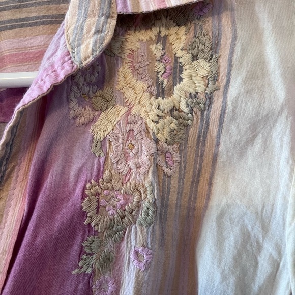 Gap Short Sleeve Pastel Button Blouse With Tie - Picture 3 of 7